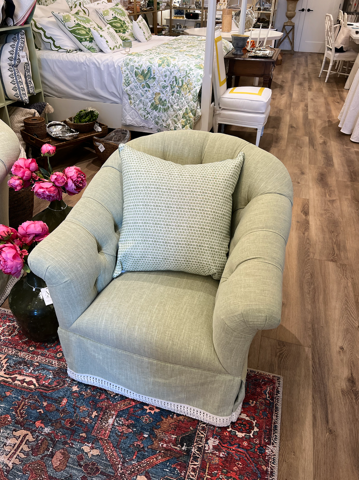 Tufted Swivel Chair with Fringe